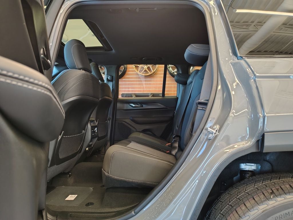 2027 Jeep Grand Cherokee Laredo X