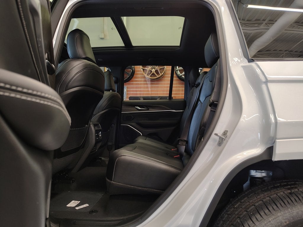 2027 Jeep Grand Cherokee Limited Reserve