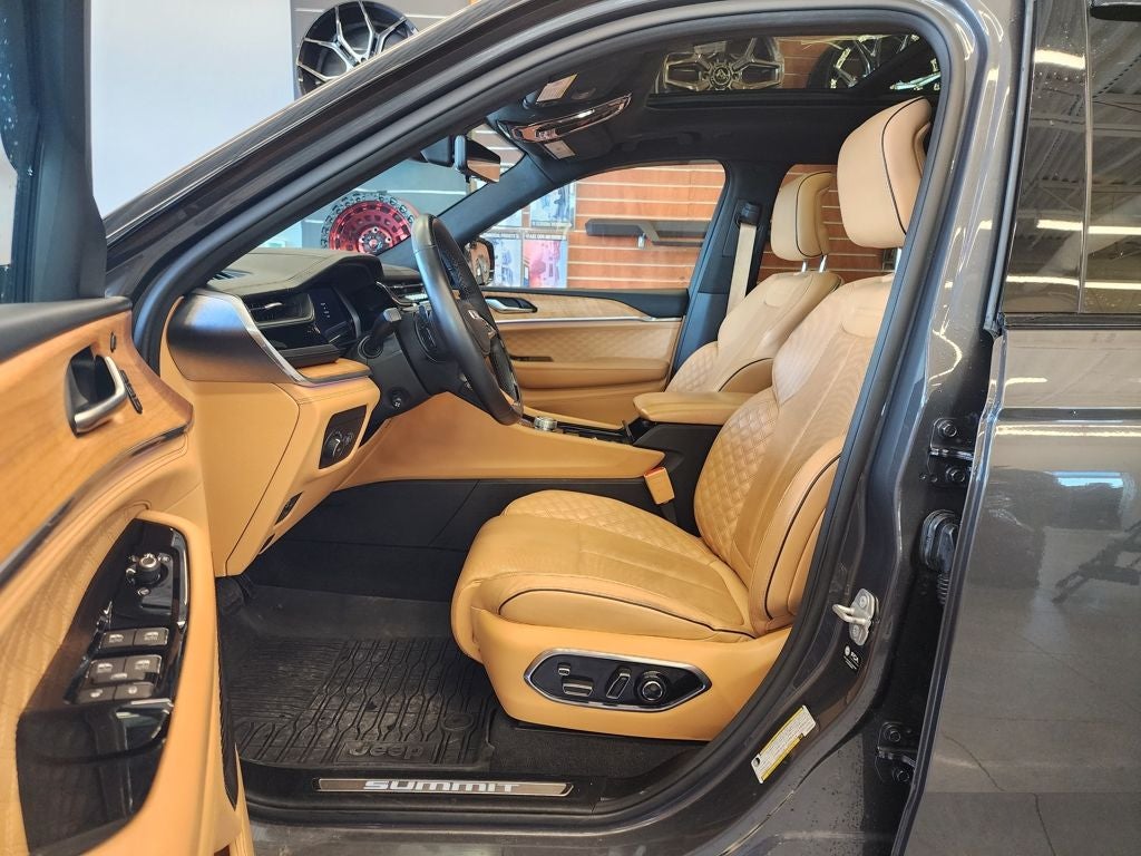 2022 Jeep Grand Cherokee Summit