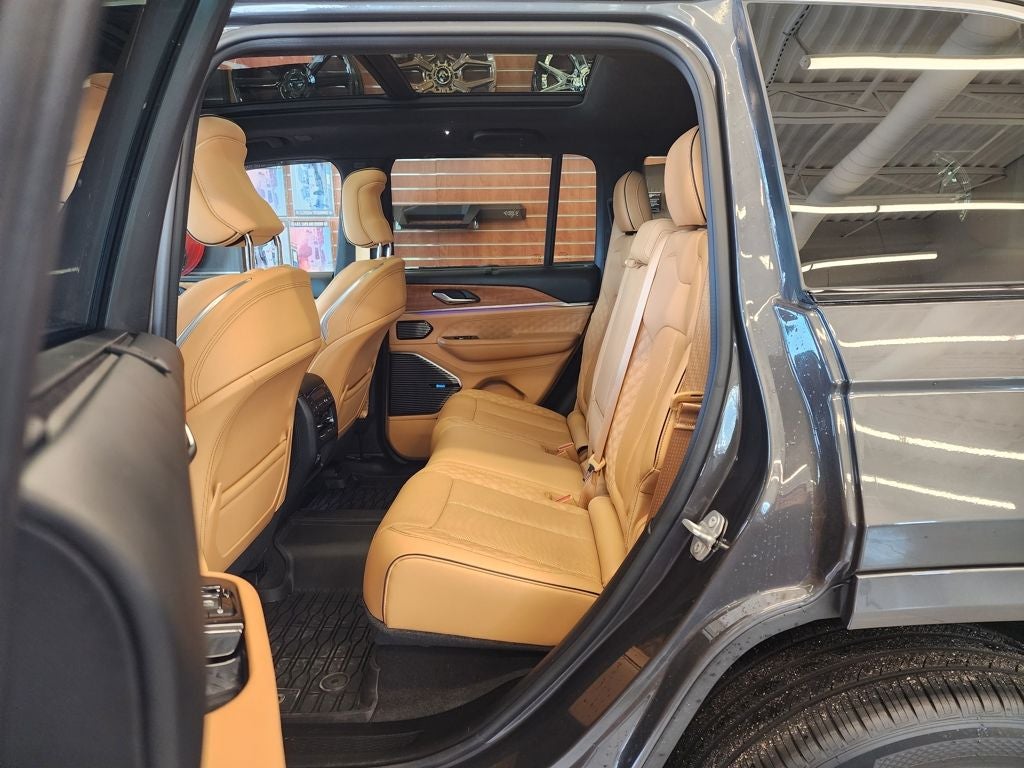 2022 Jeep Grand Cherokee Summit