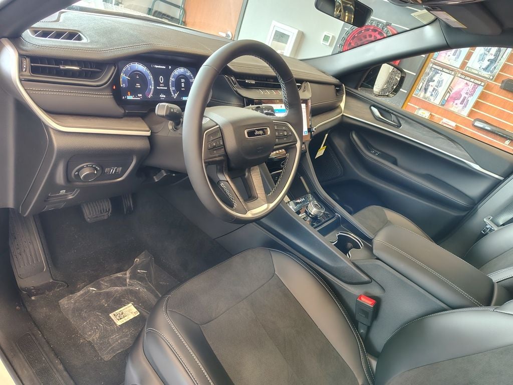 2026 Jeep Grand Cherokee L Laredo Altitude