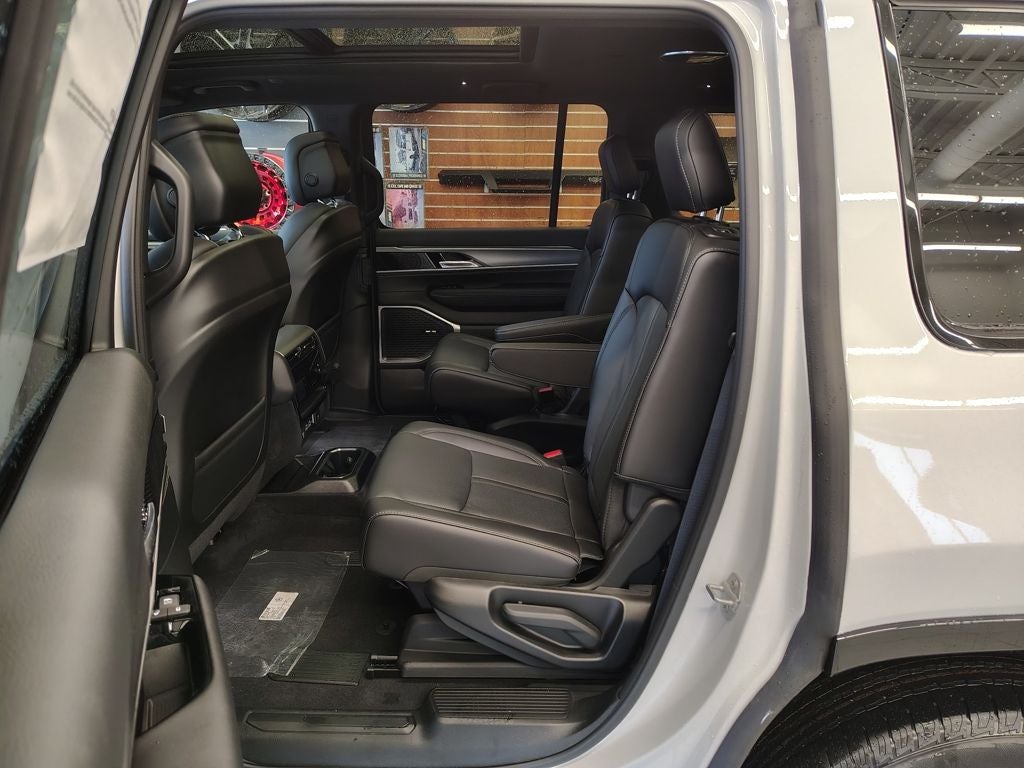 2026 Jeep Grand Wagoneer Base