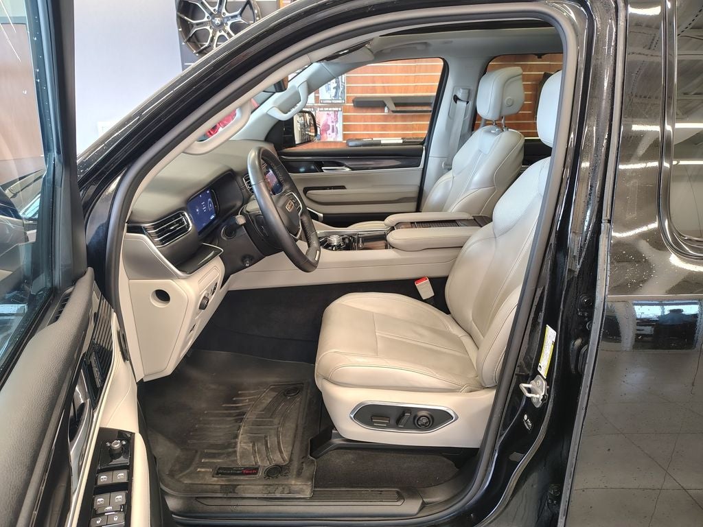 2023 Jeep Wagoneer Base