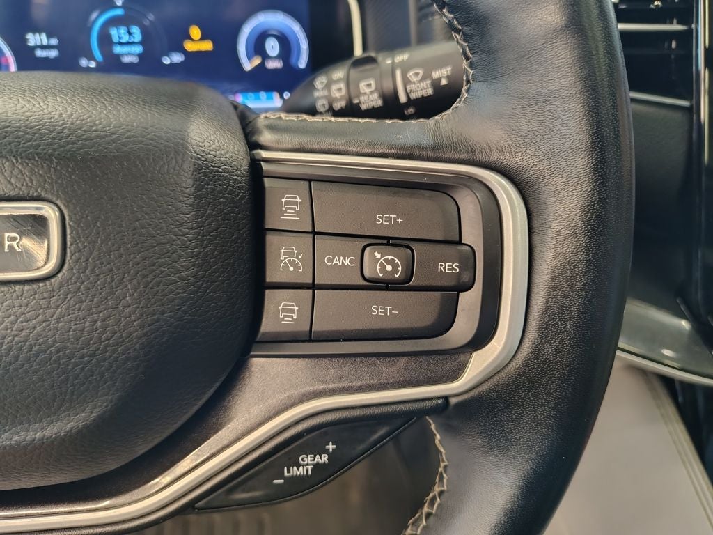 2023 Jeep Wagoneer Base