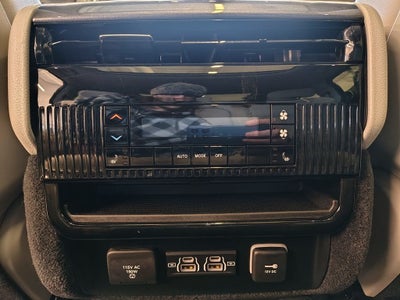 2023 Jeep Wagoneer Base