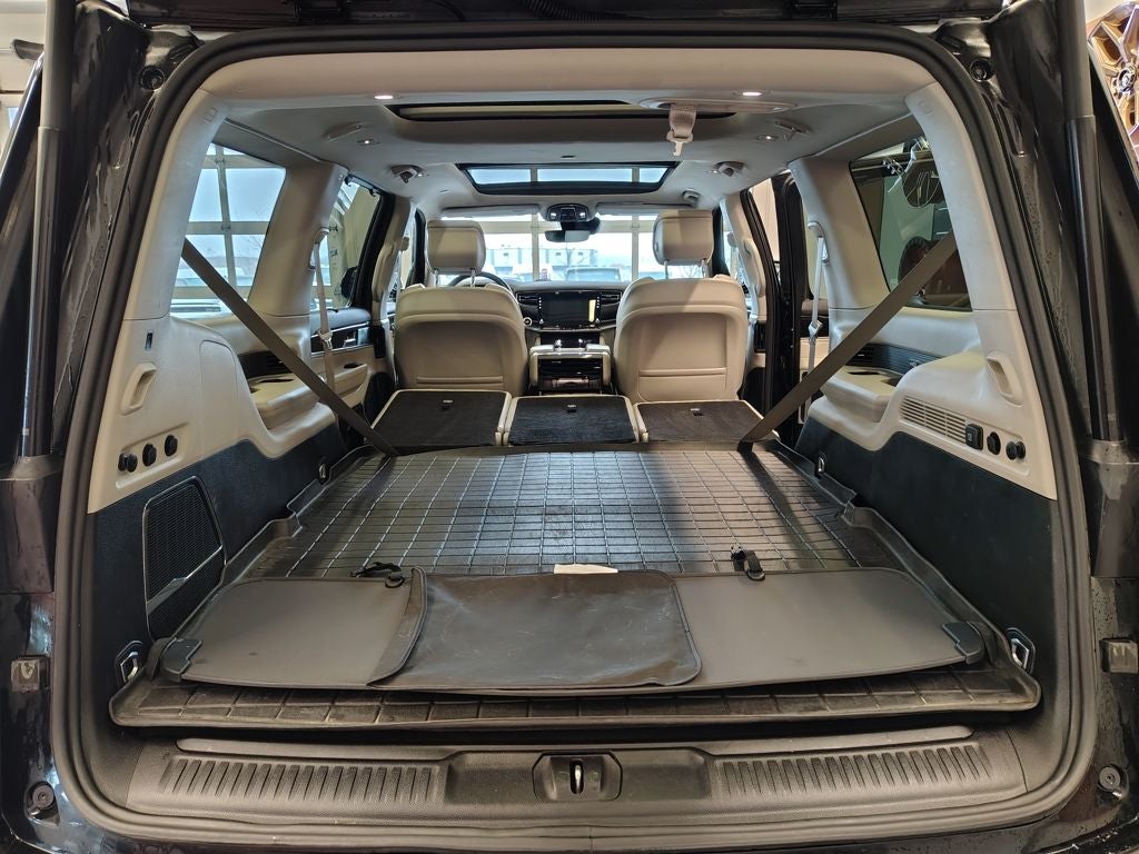 2023 Jeep Wagoneer Base