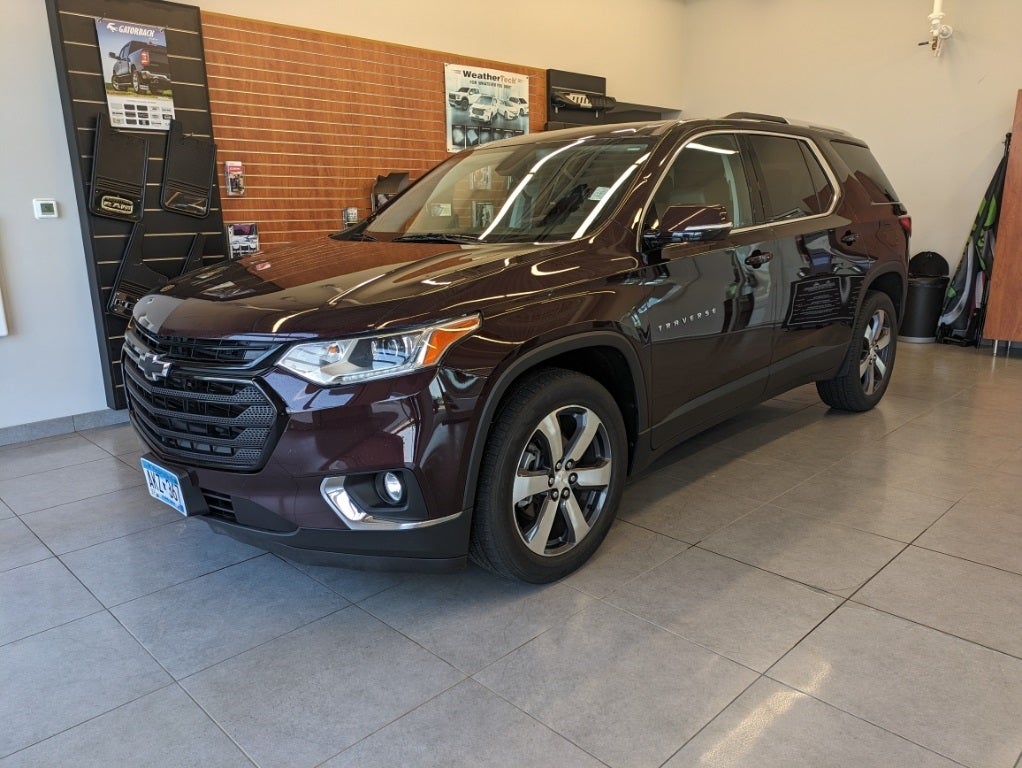 Used 2018 Chevrolet Traverse 3LT with VIN 1GNEVHKW1JJ124031 for sale in Monticello, Minnesota