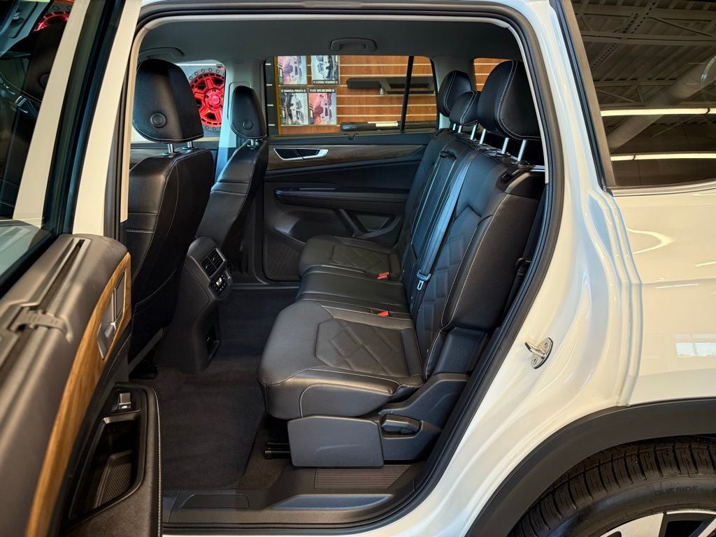 2025 Volkswagen Atlas 2.0T SE w/Technology