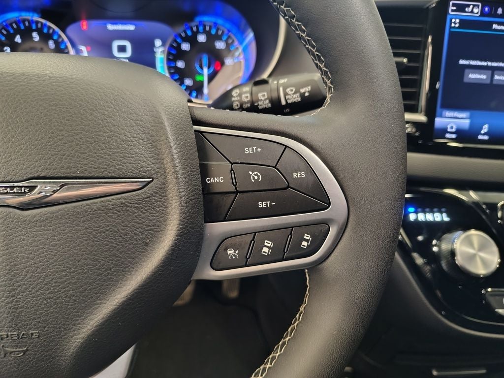 2025 Chrysler Pacifica Select