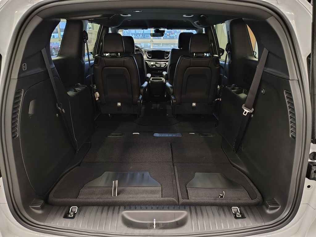 2026 Chrysler Voyager LX