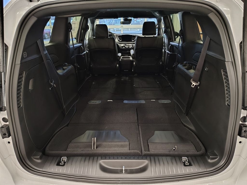 2026 Chrysler Voyager LX