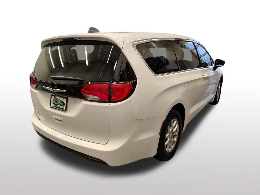 2026 Chrysler Voyager LX