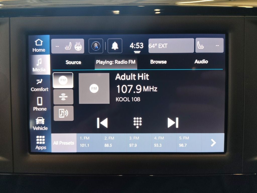 2023 Chrysler Voyager LX