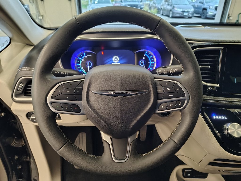 2024 Chrysler Pacifica Hybrid Select