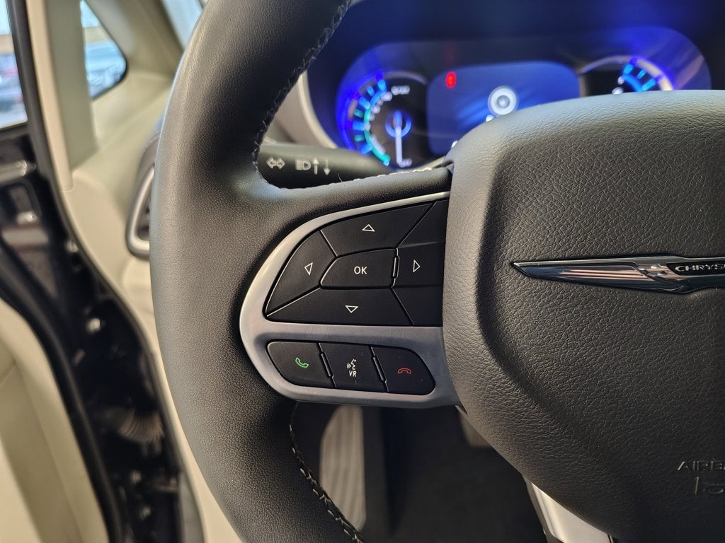 2024 Chrysler Pacifica Hybrid Select