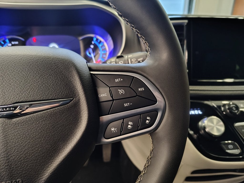 2024 Chrysler Pacifica Hybrid Select