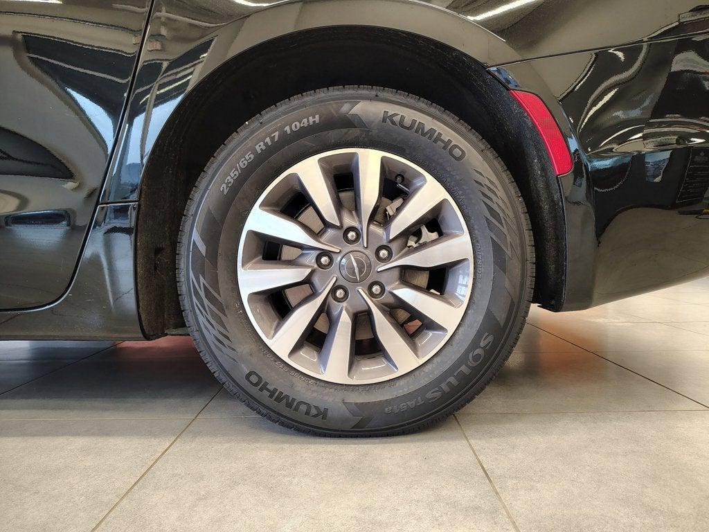 2024 Chrysler Pacifica Hybrid Select