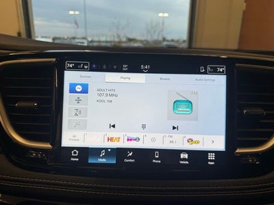 2026 Chrysler Pacifica Select