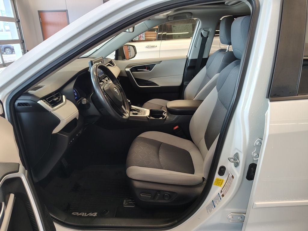 2020 Toyota RAV4 Hybrid XLE