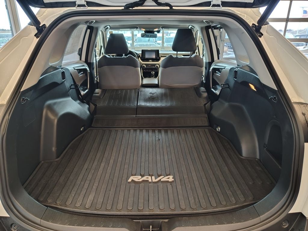 2020 Toyota RAV4 Hybrid XLE