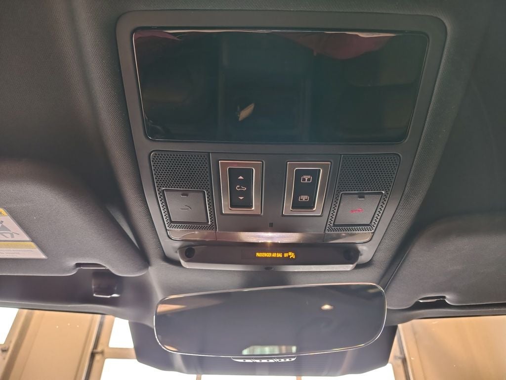 2024 Land Rover Defender 130 X-Dynamic SE