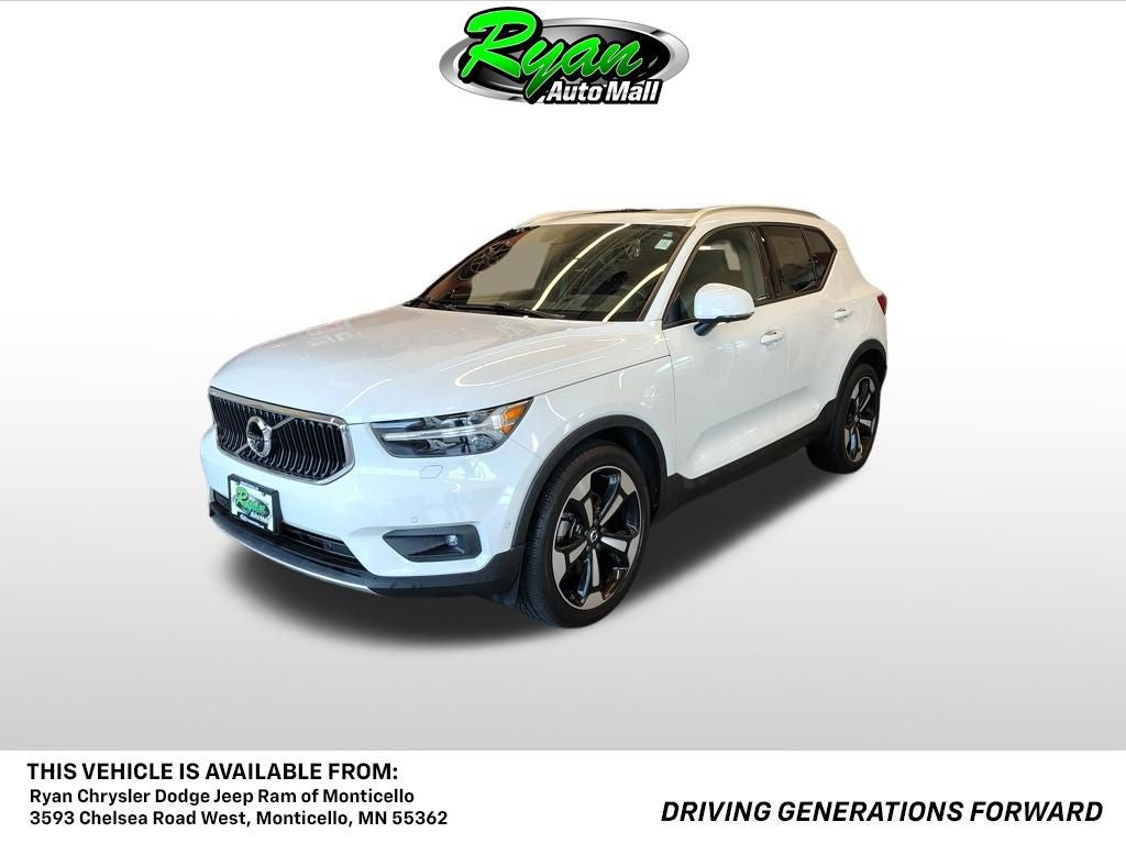 2019 Volvo XC40 T5 Momentum AWD's photo