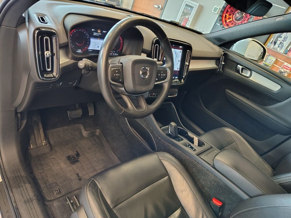 2019 Volvo XC40 Momentum