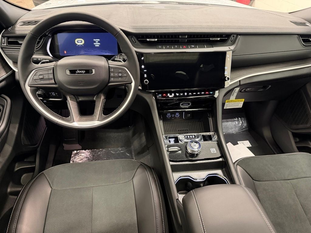 2026 Jeep Grand Cherokee Laredo Altitude