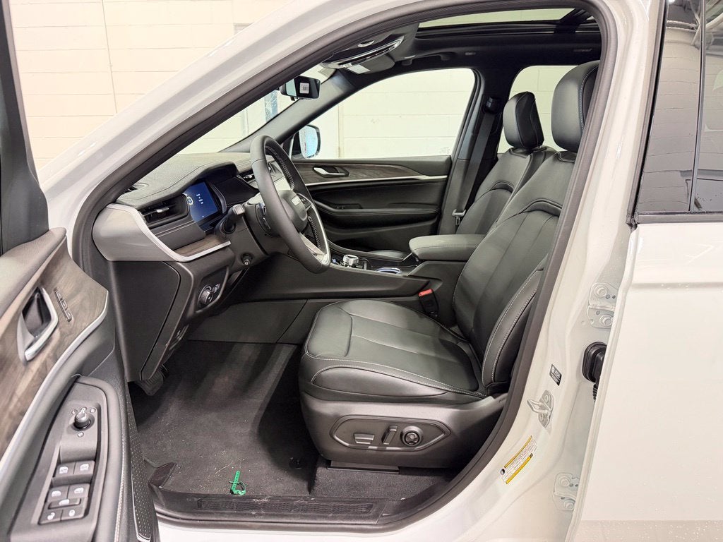 2027 Jeep Grand Cherokee Limited Reserve