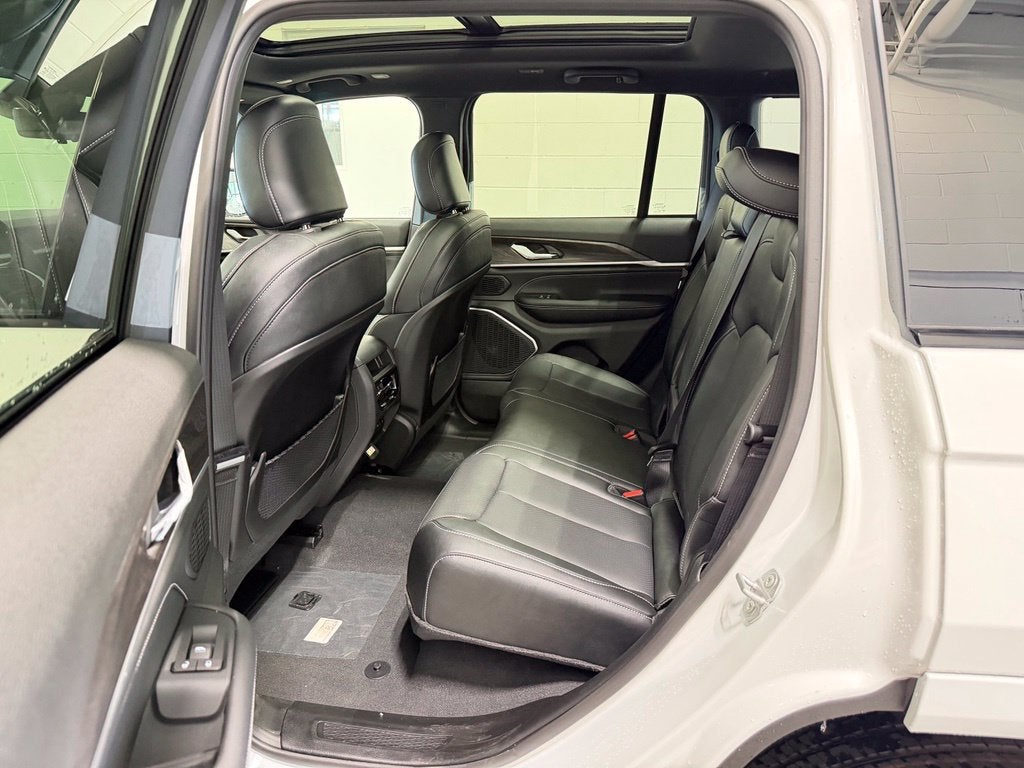 2027 Jeep Grand Cherokee Limited Reserve