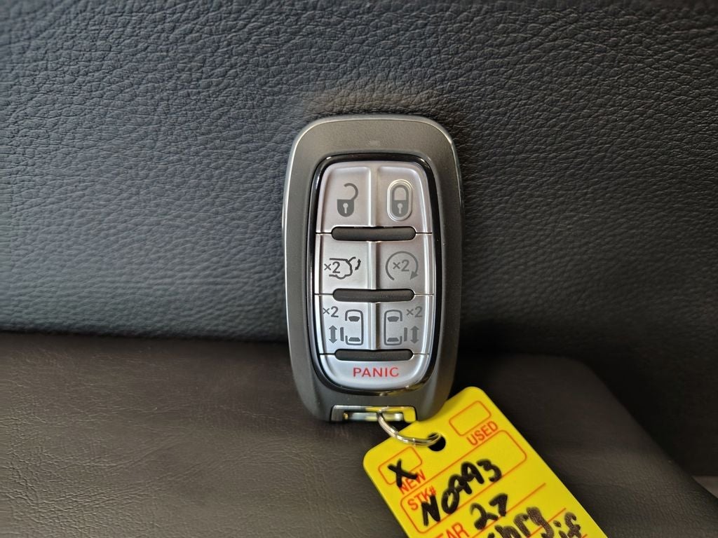 2027 Chrysler Pacifica Select